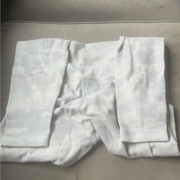 Lululemon - Picture 2 of 3